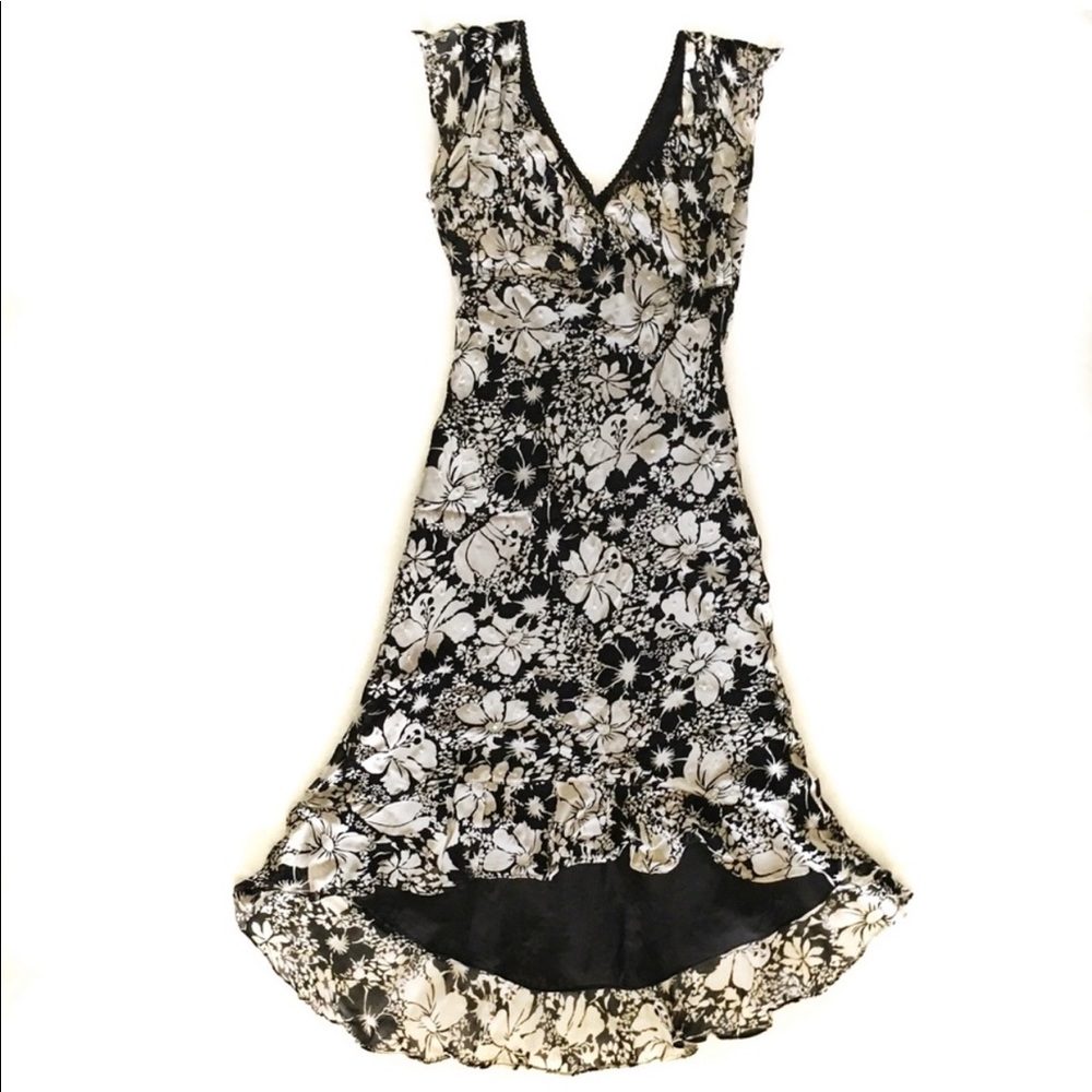 Black & White Floral Dress - Flattering Fit!
